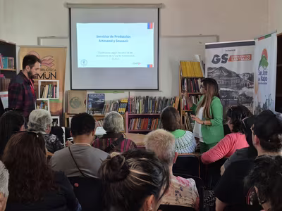 Charla de Registro SERNATUR para artesanos de la comuna