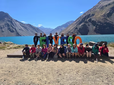 Vecinas y vecinos participan en salida de “Conociendo tu Cajón” al Embalse El Yeso