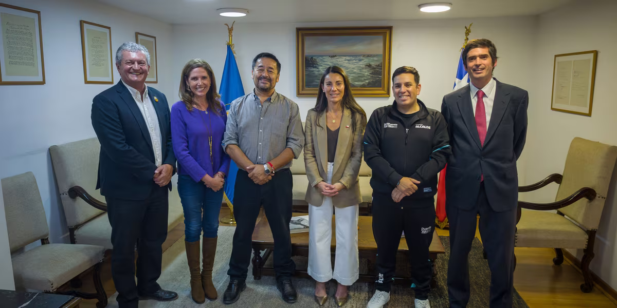 Alcaldes de la Provincia Cordillera unidos: reunión con la ministra de Educación