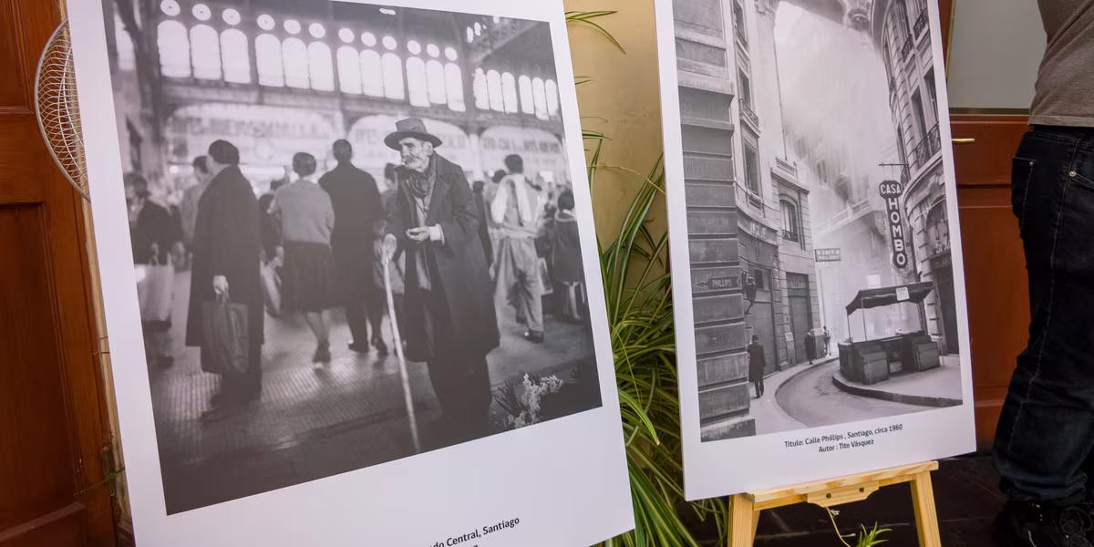 📸 Inauguran exposición fotográfica de Tito Vázquez en el edificio consistorial