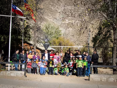 Comunidad de San Alfonso conmemoró las Glorias Navales junto a estudiantes de la escuela local