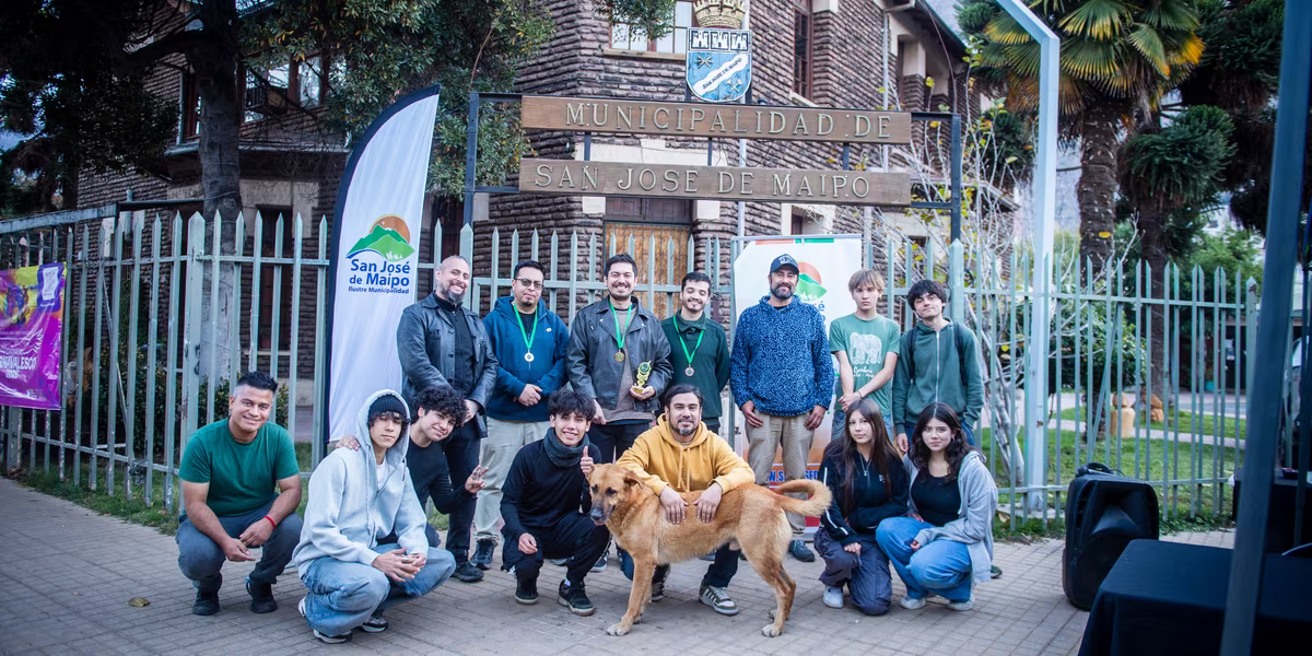 Jóvenes de San José de Maipo y comunas vecinas participaron en exitoso torneo de ajedrez realizado en el frontis municipal