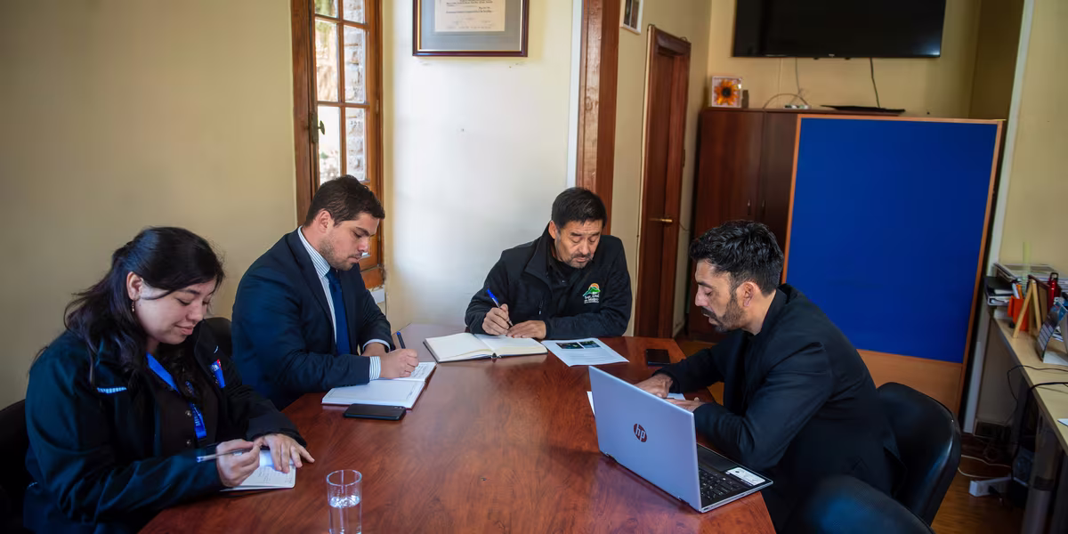 Municipio y Seremi de Energía coordinan trabajo conjunto para impulsar proyectos en San José de Maipo