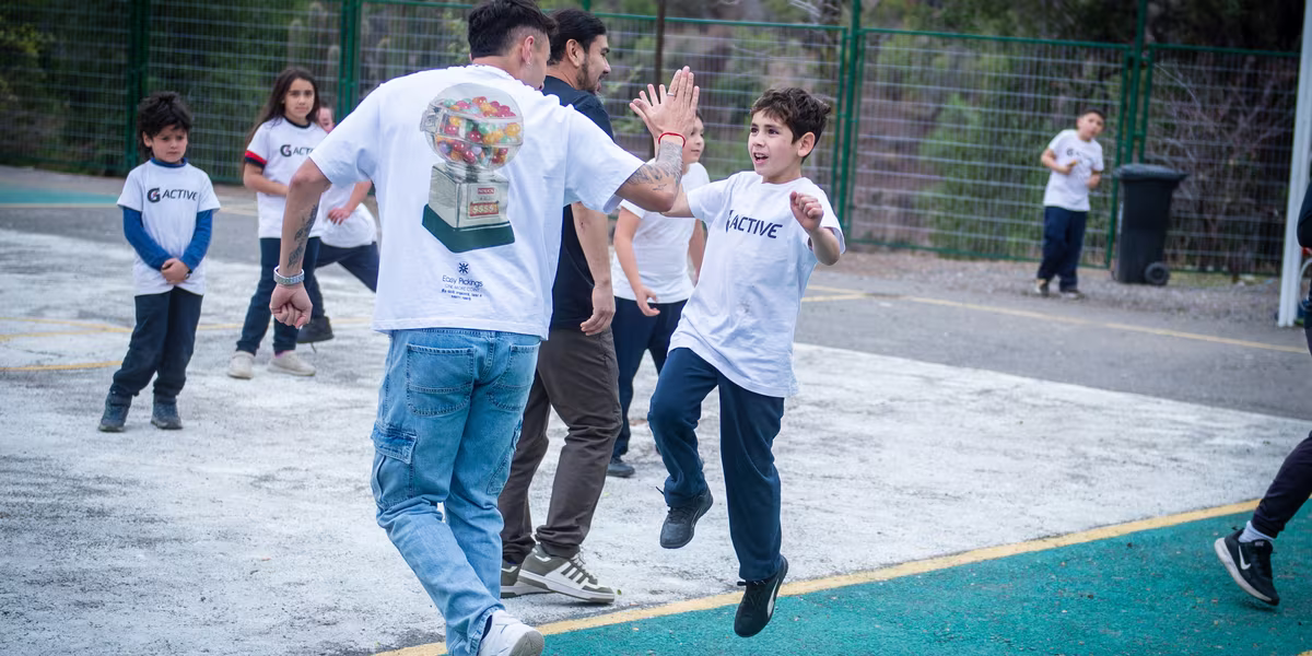 De las canchas del Cajón del Maipo a Europa: Pablo Brito continúa inspirando a nuestros estudiantes