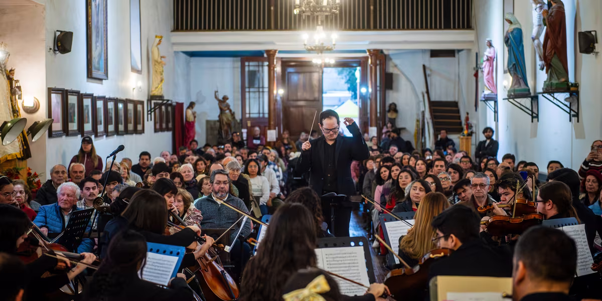 🎼 “Voces del Bosque” llenó de música la Parroquia San José de Maipo