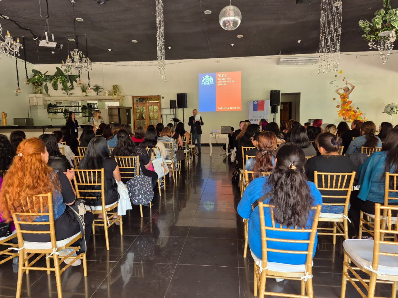 Ceremonia de certificación de los programas Emprendamos Básico y Emprendamos Avanzado FOSIS 2025